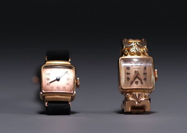 Set of two 18k yellow gold watches circa 1950-60, total weight 25.1gr.