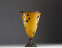 Charles SCHNEIDER (1881-1953) - Rare vase en verre multicouche dégagé à l'acide à décor de petites sphères, signature au berlingot.