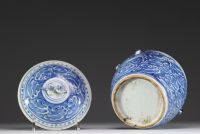 China - White and blue porcelain tureen with dragon decoration, 19th century.