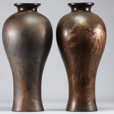 Large pair of Fuzhou lacquer vases decorated with landscapes