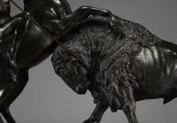 Pierre ANDREE (XIX-XX) ‘La chasse au bison’ (The buffalo hunt) Imposing bronze sculpture with shaded patina, signed.