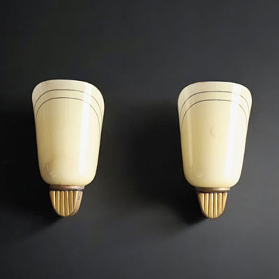 Pair of sconces in opaline glass and brass, circa 1930-40.