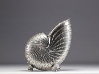 Nautilus-shaped champagne bucket on four small shell feet.