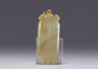 Chine - Pendentif représentant une Cigale en Jade sculpté.