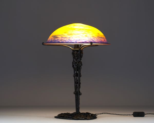 Muller Frères Lunéville - Art Nouveau mushroom lamp, hammered metal base with vine decoration, colored glass cup, signed.