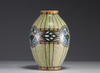 Charles CATTEAU (1880-1966) Boch Keramis - Vase au coq en grès vernissé, décor 635, forme 899, marque au bleu sous la pièce.