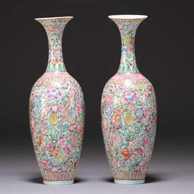 Chine - Paire de vases en porcelaine coquille d'œufs à décor floral.