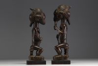 Afrique - Couple de statues Baoulé, sculptures en bois, époque XXe siècle.