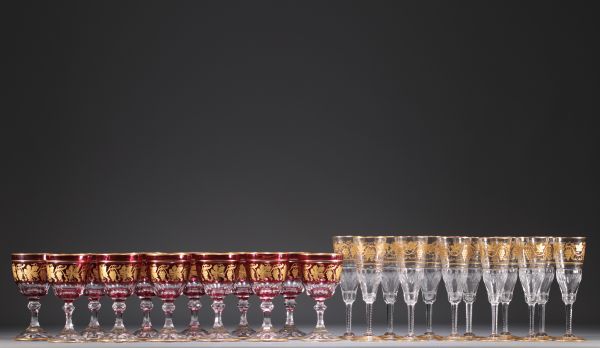 Val Saint Lambert - Ensemble de 24 verres à eau à motif Pampre d'or, signés.