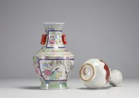 Chine - Ensemble de huit pièces de formes en porcelaine, vases, bols, assiettes et pots couvert.