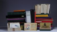 Set of various albums of stamps, banknotes (China, Brazil) and documents from China and around the world.