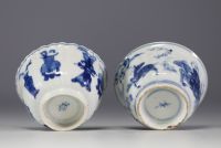 Chine - Ensemble de deux bols en porcelaine blanc et bleu d'époque Kangxi.