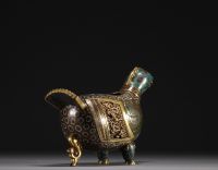 China - Bird-shaped cloisonné bronze perfume burner decorated with dragons, 18th century.