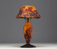 DAUM Nancy - Large mushroom lamp in acid-etched multi-layered glass decorated with cockerel crests, signed on the shade.