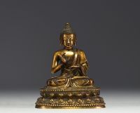 Chine - Statuette de Bouddha Sino-Tibétaine en bronze doré, XVII-XVIIIe siècle.