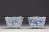 China - Pair of small Imperial bowls Ming in blue and white porcelain decorated with dragons, mark and period Cheng Hua (CHENGHUA 1465-1487).