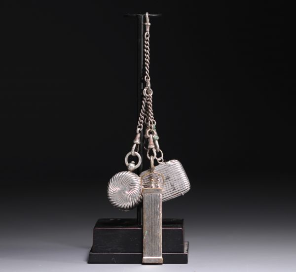 Chatelaine en argent et métal argenté, XXème.