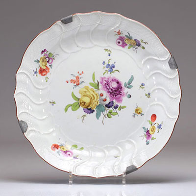 Plat en porcelaine Meissen à décor de fleurs du XVIIIe siècle