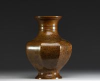 Japon - Vase en bronze à patine poudrée, XIXème.