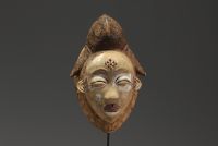 Gabon - Punu mask in carved wood.