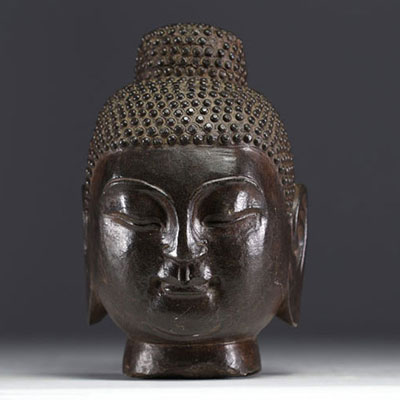 Asie - Tête de Bouddha en pierre sculptée.