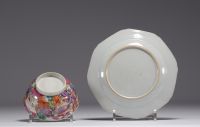 China - Set of two porcelain pieces with Qianlong figures.