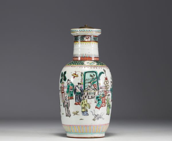 China - A green family polychrome porcelain vase (mounted as a lamp) decorated with dignitaries, 19th century.