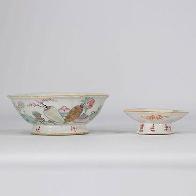 (2) Set of two qian jiang cai bowls decorated with calligraphy and antiques