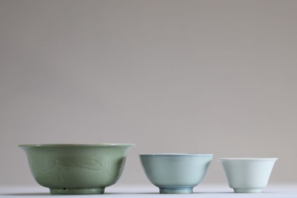 China - Set of three porcelain bowls.