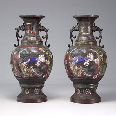 Paire de vases encloisonnés provenant d'Asie du XIXe siècle