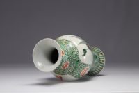 China - A green family porcelain baluster vase, decorated with birds in a cartouche, 19th century.