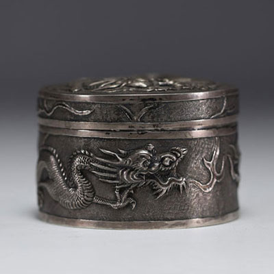China - Vietnam - Solid silver box with dragon decoration, mark under the piece.