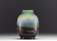 Émile GALLÉ (1846-1904) - Multi-layered glass vase decorated with a landscape of mountains and pine trees.