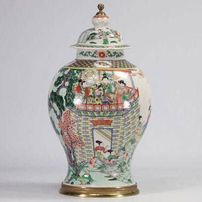 China - green family covered vase from Qing period (1644-1912)