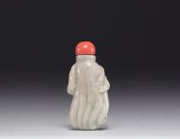 China - white jade snuffbox, coral stopper, Qing period.