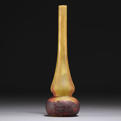 DAUM Nancy - Soliflore vase in shades of yellow and violet, signed.