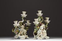 Johann Joachim KÄNDLER (1706-1775) Meissen - Rare paire de candélabres figuratifs en porcelaine polychrome, marque aux épées sous glaçure, XVIIIème.