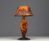 DAUM Nancy - Large mushroom lamp in acid-etched multi-layered glass decorated with cockerel crests, signed on the shade.