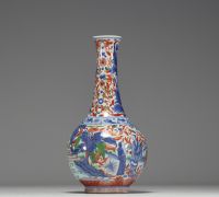 China - A polychrome porcelain vase decorated with characters, 17th century.