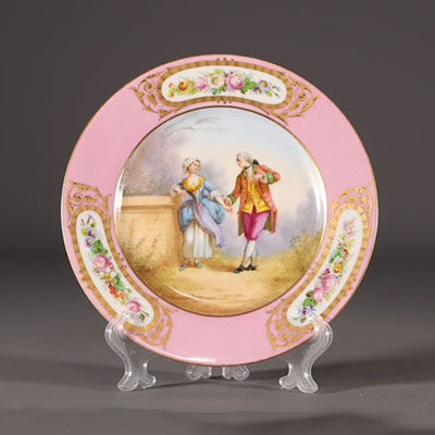 Sèvres - Château des Tuileries, assiette en porcelaine à décor romantique.