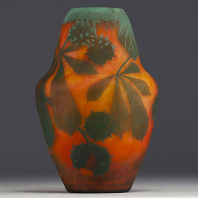 DAUM Nancy - Vase in acid-etched multi-layered glass decorated with leaves and chestnut tree fruit, signed.