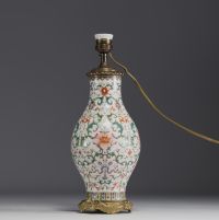 Chine - Vase en porcelaine de la famille rose, période République.