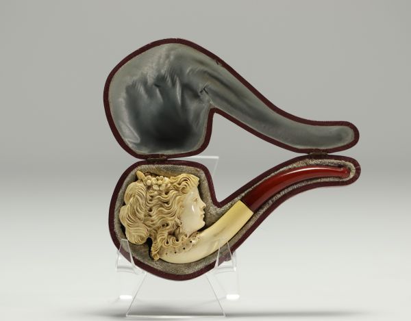 Meerschaum pipe carved with a woman's head, in its scabbard, 19th-20th century.