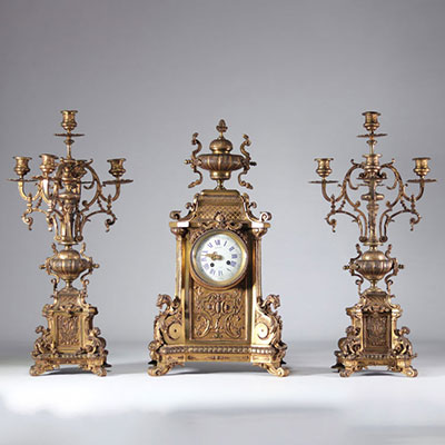 Imposing pendulum trim and 2 bronze candlesticks