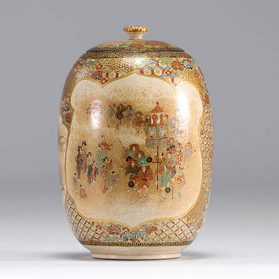 A beautiful enamel-decorated Satsuma covered vase with figures and flowers, circa late 19th century from Meiji period (明治時代)