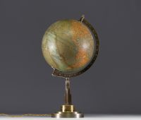 Paul DUPRE-LAFON (1900-1971) Globe Terrestre lumineux, pied en laiton, édité par J. Forest géographe à Paris, vers 1930-40.