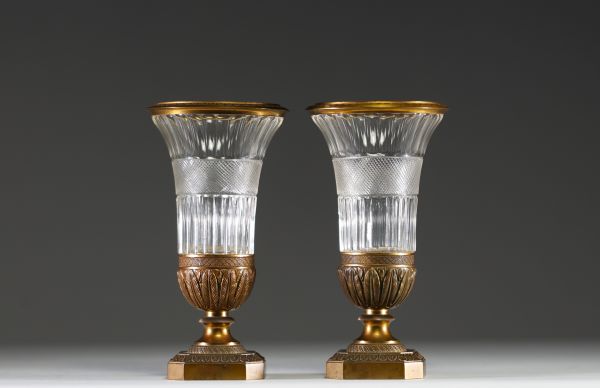 Baccarat - Paire de vases Empire en cristal, montures en bronze doré et ciselé.