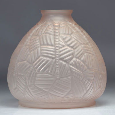 Art Deco vase with pale pink geometric decor signed OREOR