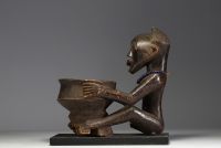 Africa DRC - Songye statue carrying a cup.