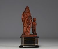 Vierge à l'enfant en buis sur socle en bois noirci, plaquette en os 